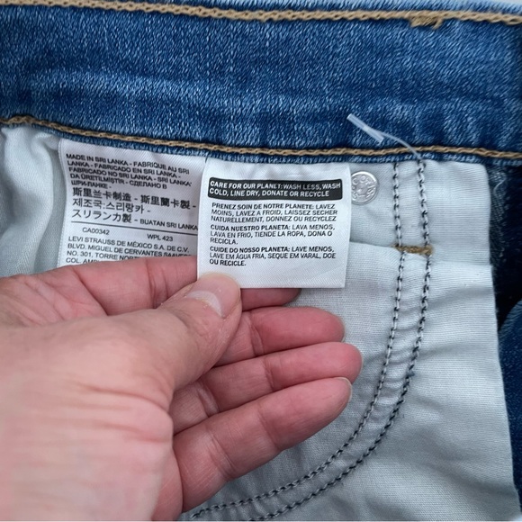 NWT Levis 501 Original High Rise Denim Shorts Women’s 27 Blue Distressed New - Picture 6 of 16